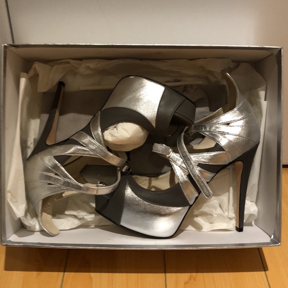 Brian Atwood silver platform open tor heels size 36 - Picture 11 of 11